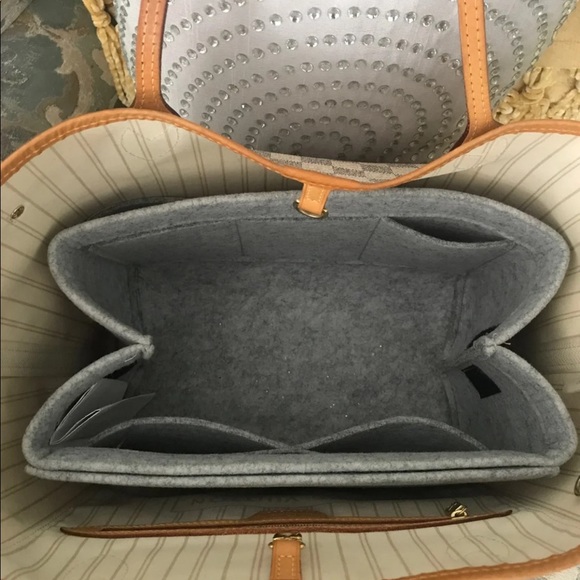 ❌SOLD❌Authentic Louis Vuitton Neverfull MM - Picture 3 of 8